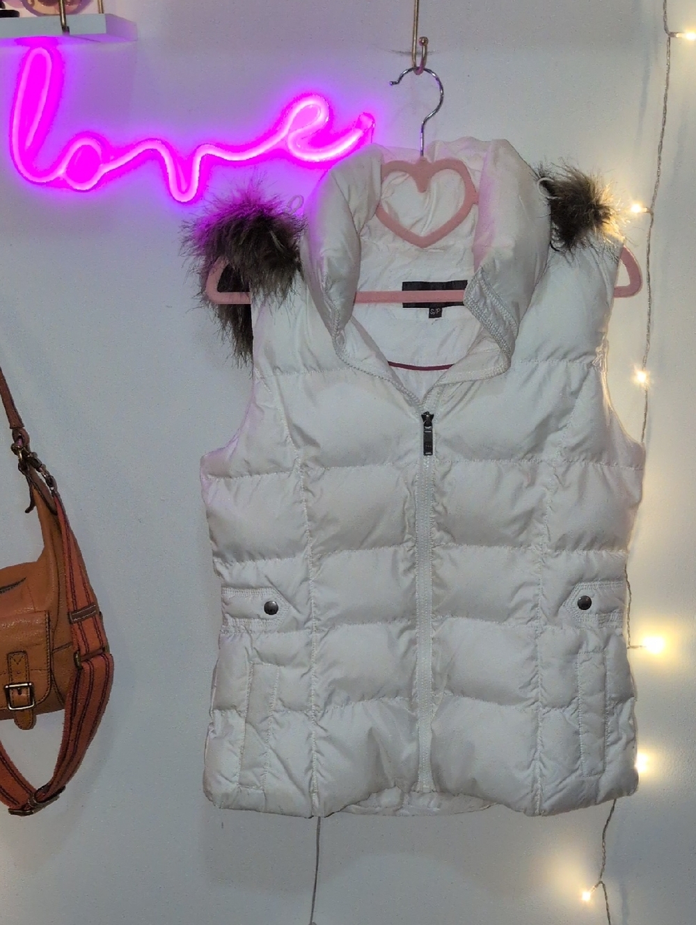 Cute White Puffer Vest Denver Hayes With Removable Hood!